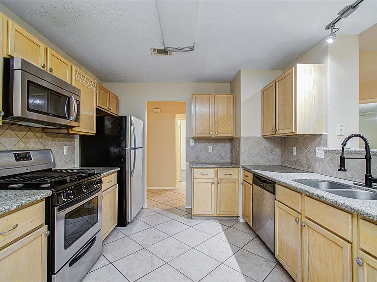 16835 Carbridge Dr — Photo 14