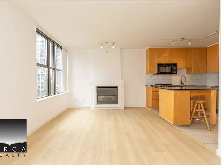 989 Beatty St #604 — Photo 4