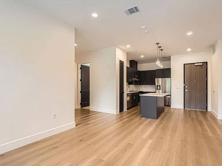10899 S Hausman Rd #201 — Photo 8