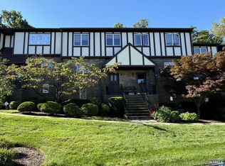 16 Canterbury Ln, New Milford, NJ 07646