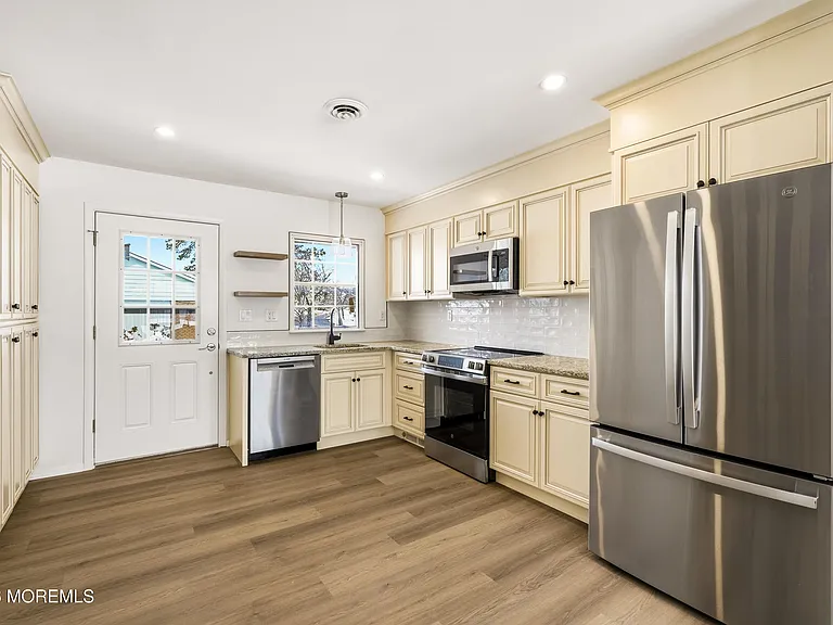 32 Buckingham Dr N #B — Photo 5