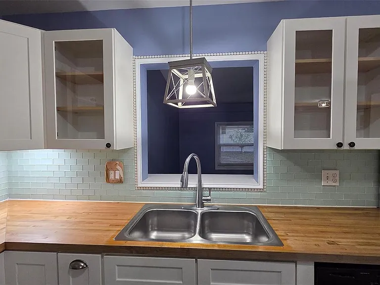 426 Tulip Dr — Photo 8