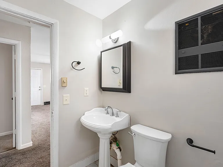 1621 Arthur Ave #C — Photo 14