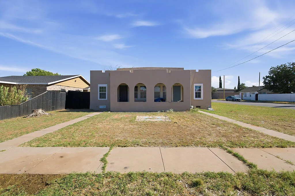 2 bed, 1.0 bath, 1636 sqft, $1,100 — Photo 4