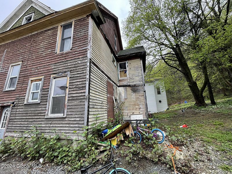5th image of 30 E State Street