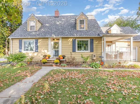 425 S 5th St, Sebewaing, MI 48759