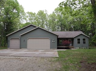 416 E River Rd, Muskegon, MI 49445
