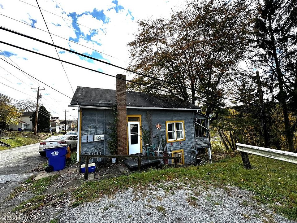 1st image of 714 W 9th St