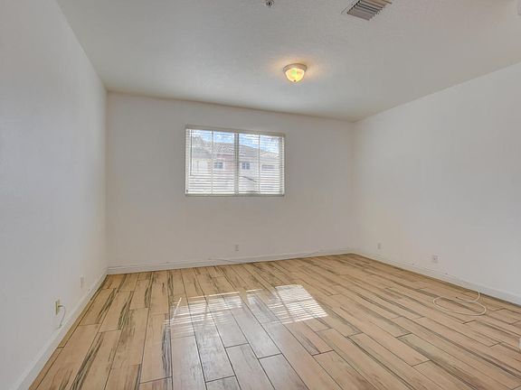 5th image of 522 Bayfront Dr
