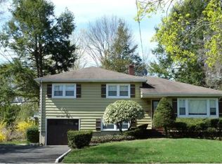 777 Pascack Rd, Paramus, NJ 07652