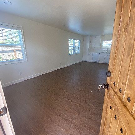 2nd image of 613 E Jefferson Ave