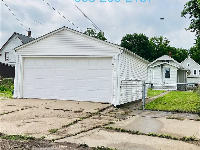 1831 W 5th St — Photo 1