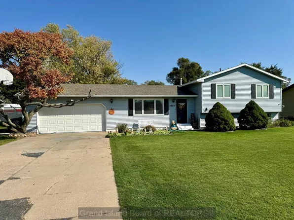 3315 N Homestead Dr, Grand Island, NE 68803