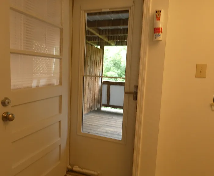 5901 Creek View Dr — Photo 9