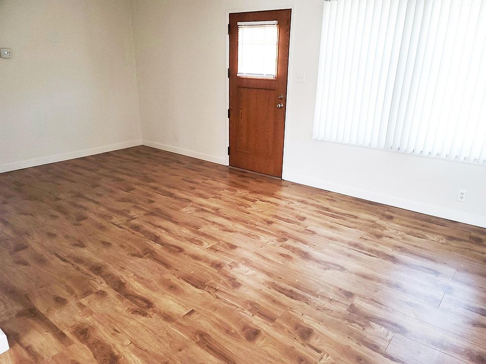 Main entrance to living room