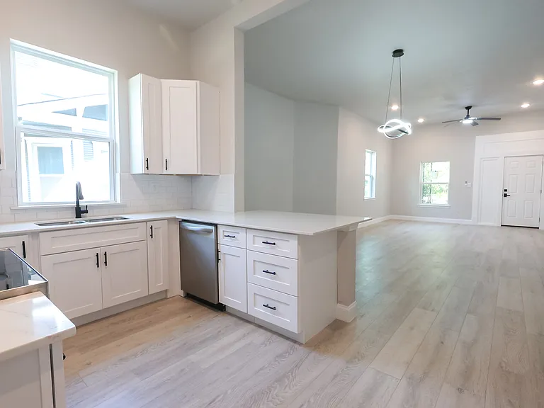2303 Walworth St — Photo 10