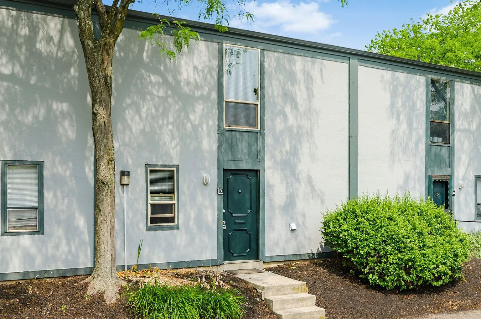 1030 Galliton Ct APT B photo 1