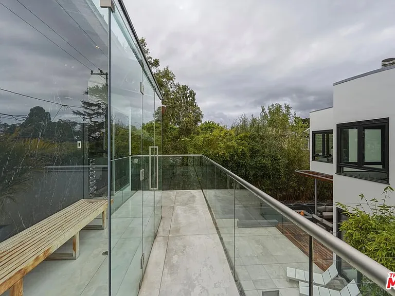 624 23rd St — Photo 32