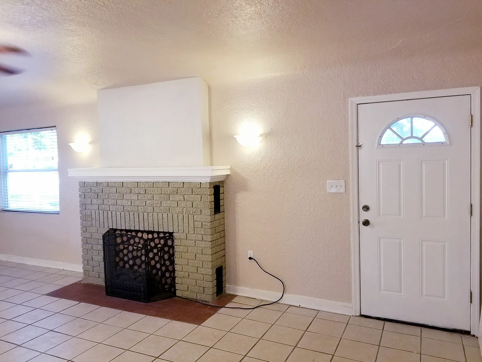 3 bed, 1487 sqft, $2,400 — Photo 4