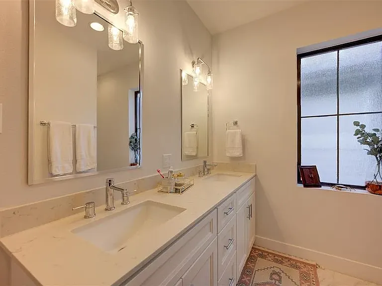 116 E 33rd St #B — Photo 24