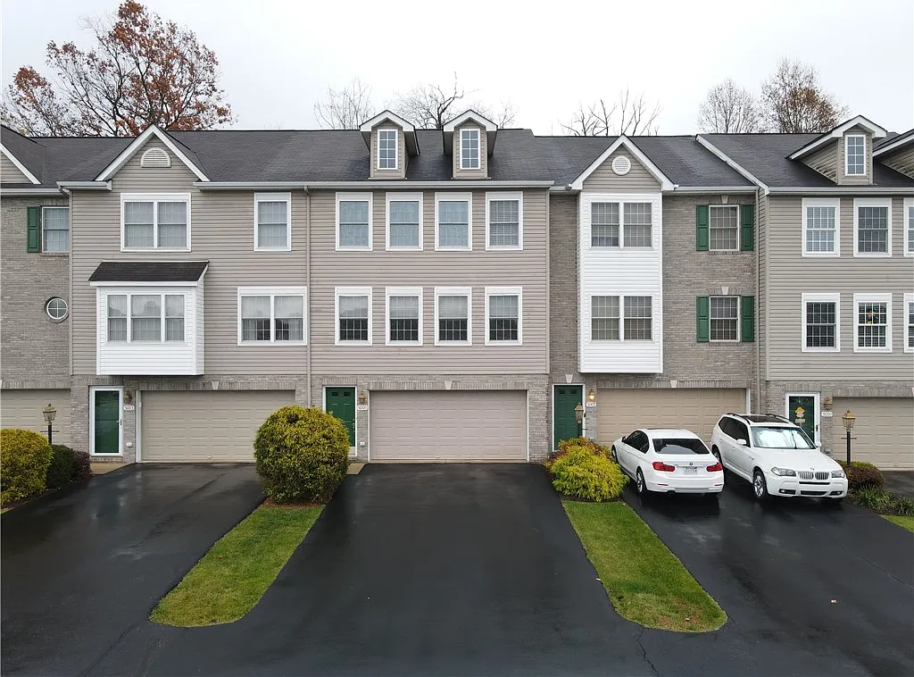 3 bed, 2.5 bath, 1540 sqft, $2,100 — Photo 2