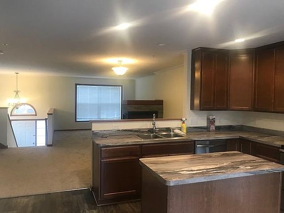 4th image of 904 Ledgestone Dr