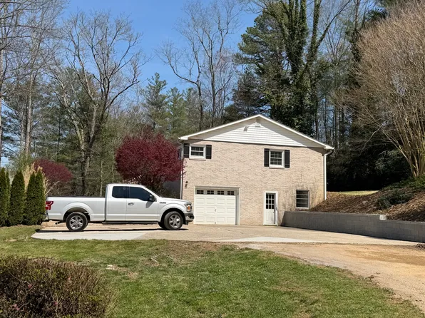 1909 Turnpike Rd, Horse Shoe, NC 28742