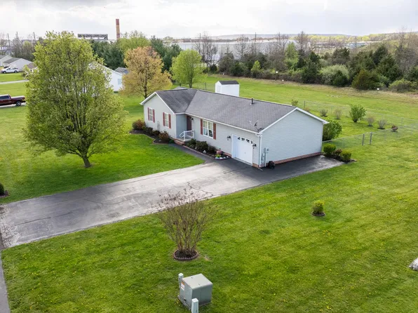 157 Blossom Dr, Martinsburg, WV 25405