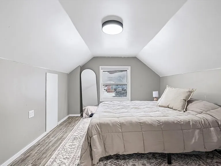 1241 Cedar St #1 — Photo 9