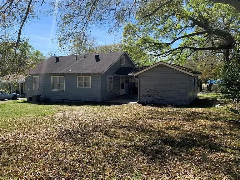 1404 Stevens Ln — Photo 8