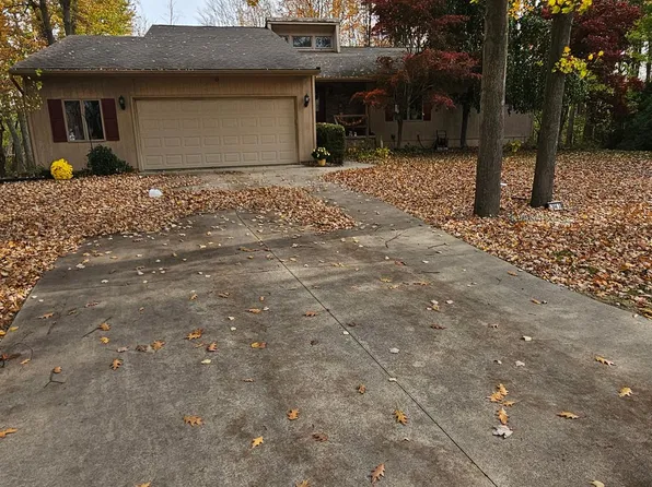 3043 Oak Moss Ct, Fort Gratiot, MI 48059