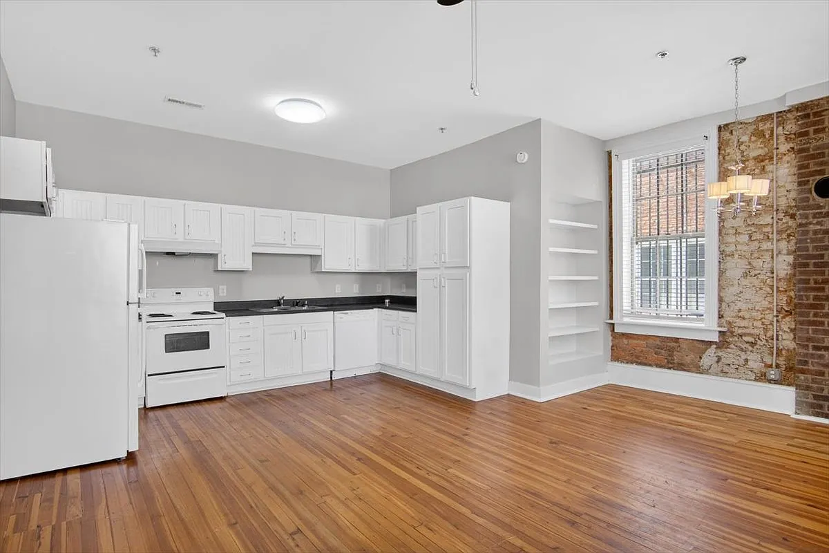 2 bed, $1,350 — Photo 1