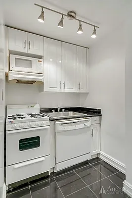 Rented by Anchor Associates | media 10