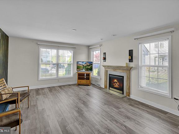 4th image of 1007 Felix Ct