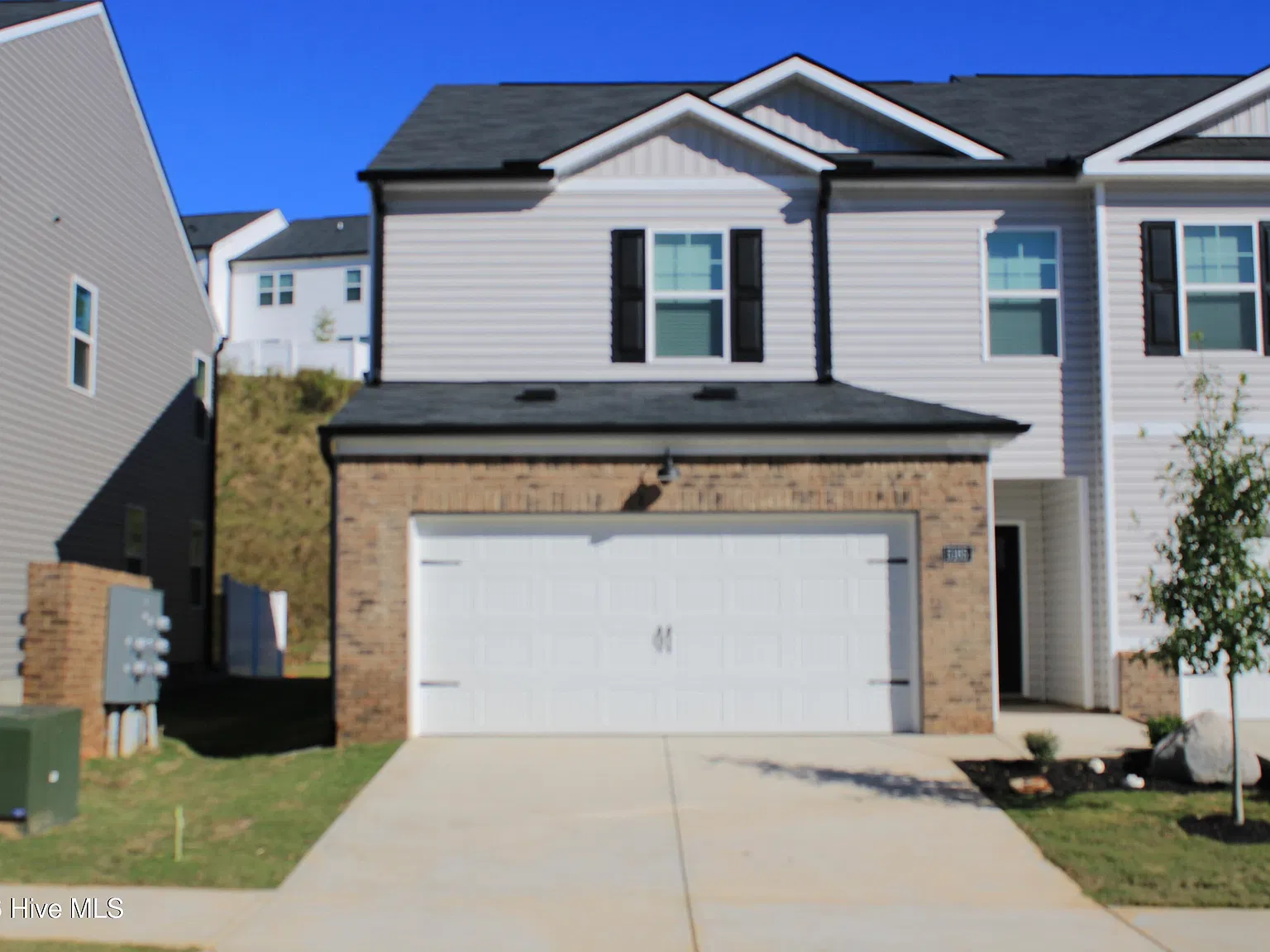 3 bed, 2.5 bath, 1635 sqft, $1,950 — Photo 2