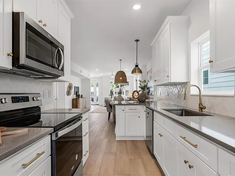 1912 W Chestnut St — Photo 11