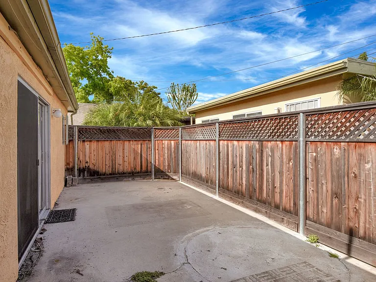 4725 Kensington Dr — Photo 23