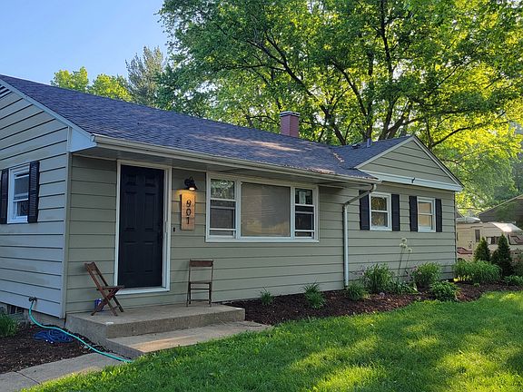 2nd image of 901 W Fabyan Pkwy