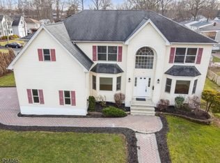 75 Papscoe Dr, Parsippany, NJ 07054