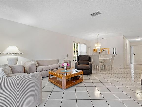 3rd image of 4557 Carambola Cir S #27252