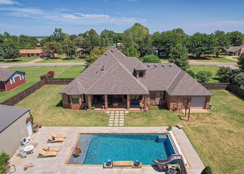 1st image of 316 W Lakeview Rd