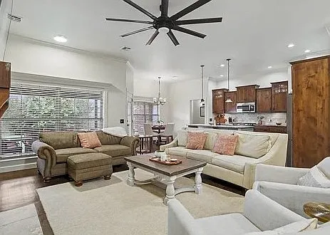 3 bed, 2083 sqft, $1,500 — Photo 3