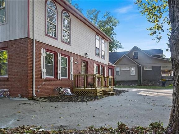 3rd image of 2225 E Gregory Blvd