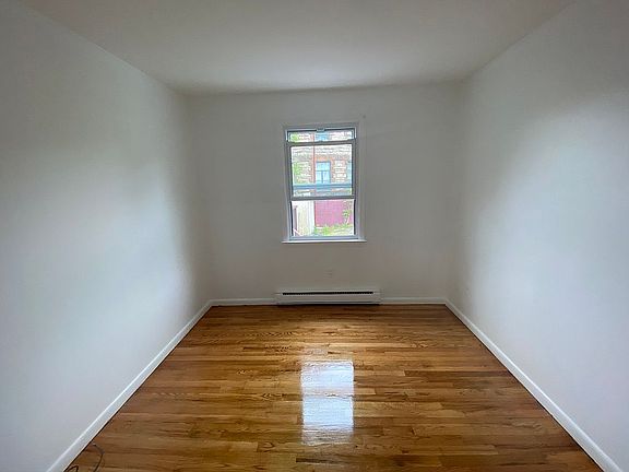 3rd image of 22 Hackett Cir N
