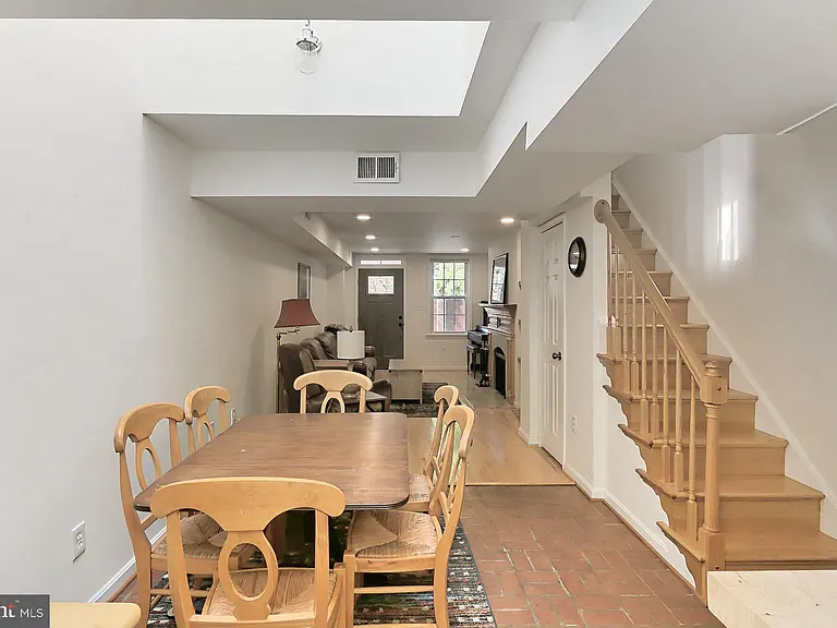 314 S Alfred St — Photo 10