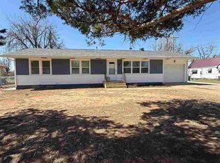 1215 N 8th St, Perry, OK 73077