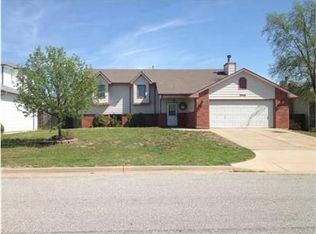 5046 E Willow Point Rd, Wichita, KS 67220