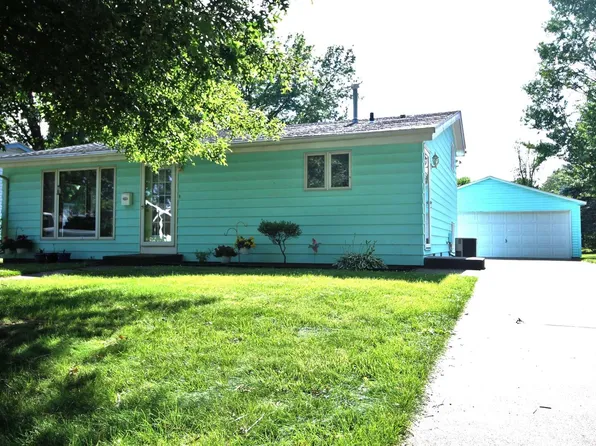2326 46th Street Ct, Rock Island, IL 61201