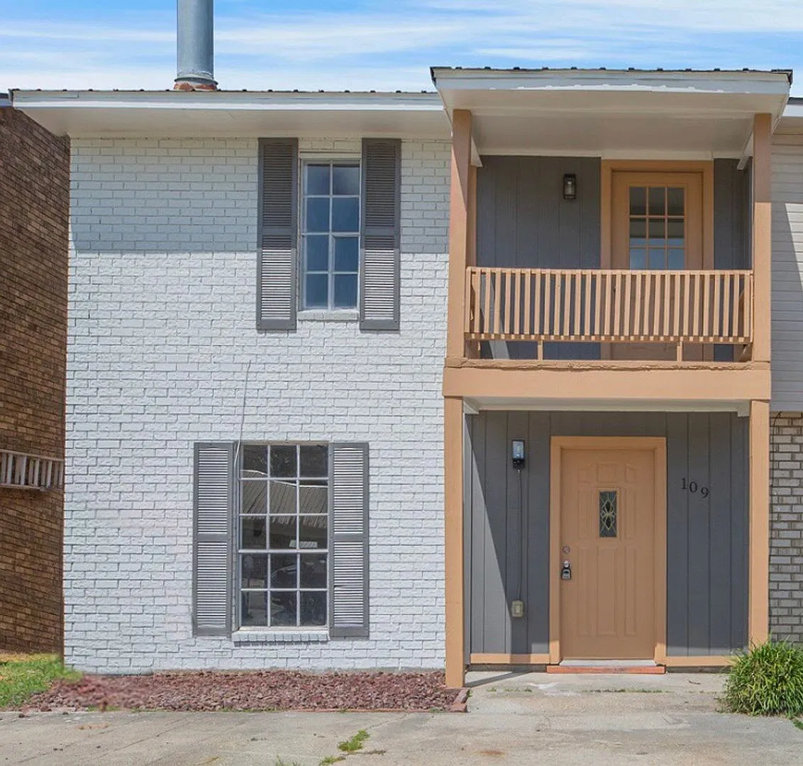 Rare Find, Remodeled Townhome in Duson! — Photo 1