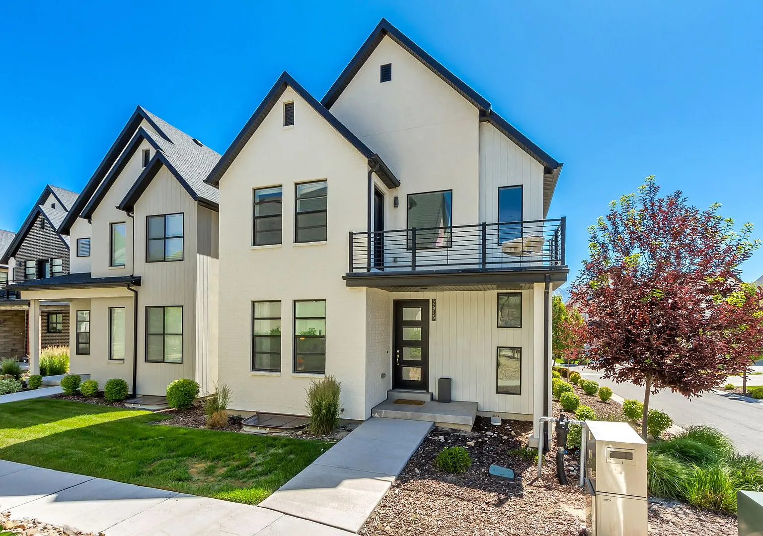 Beautiful Fully Finished Home in Holbrook Farms — Photo 1